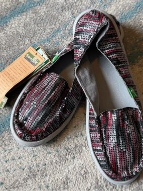 Women's NWT Size 11 Sanuk Live Lights Slip On Shoes